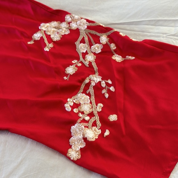 New York & Co. size M, Red silky blouse with cherry blossom embroidery - Picture 4 of 7